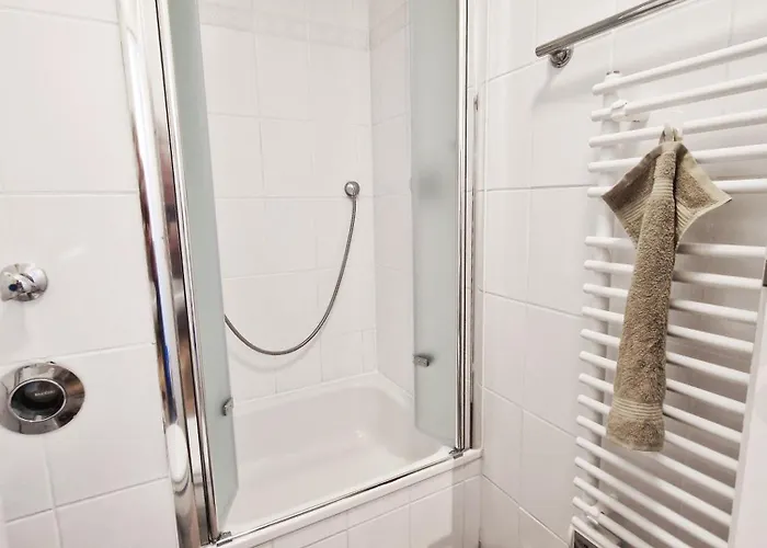 Stayvision Ls1 1 - 2 Schlafzimmer - 6 Gaeste - Wlan Appartement *